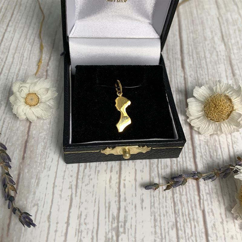 Jane Austen 9ct Gold Silhouette Charm Pendant - Image 3