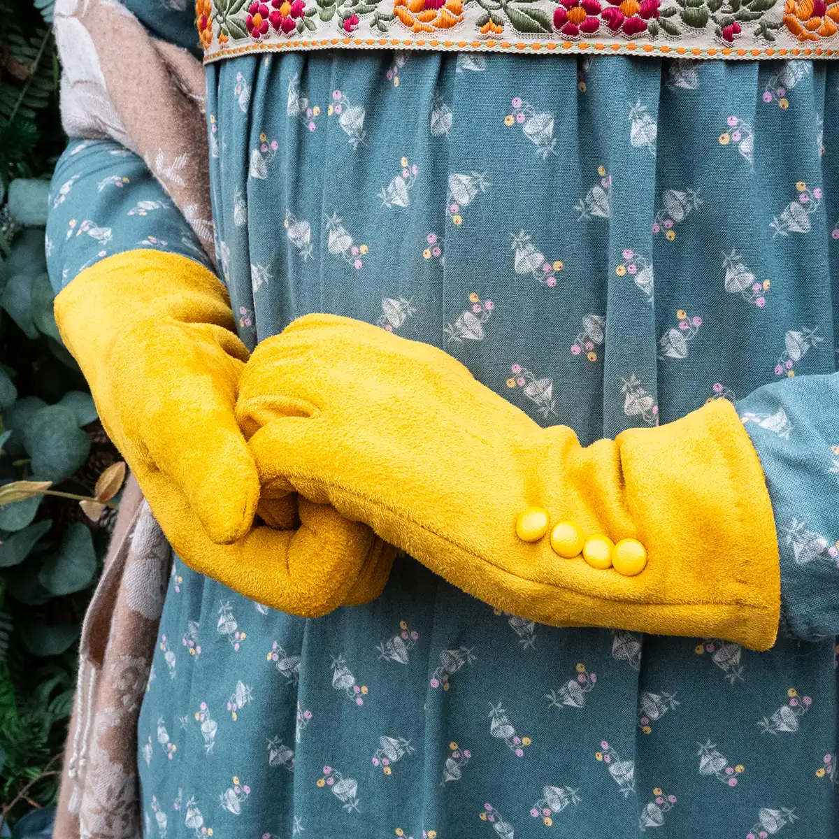 Regency Winter Gloves Mustard - Image 5